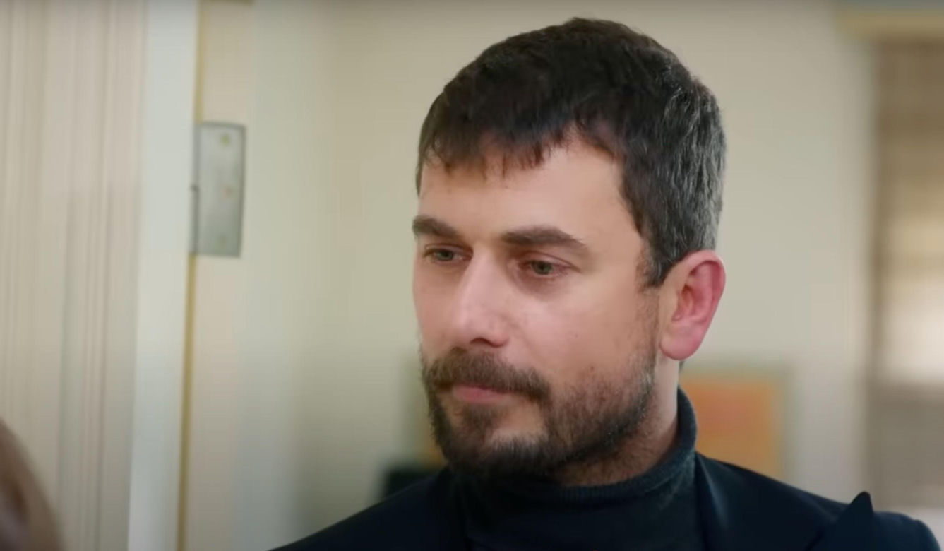 Bulent zrobi awanturę Egemu i zabroni mu zbliżać się do swoich córek.