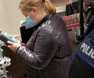 Toruń: Sanepid i policja w galeriach handlowych. To nie koniec