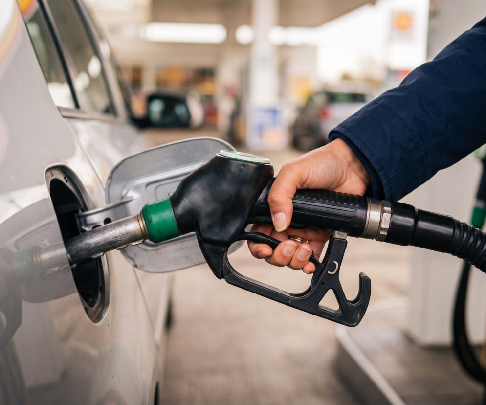 Hurtowe ceny paliw 17.07.2026. Mocne cięcia cen benzyny premium na tle drożejącej 95-tki i diesla