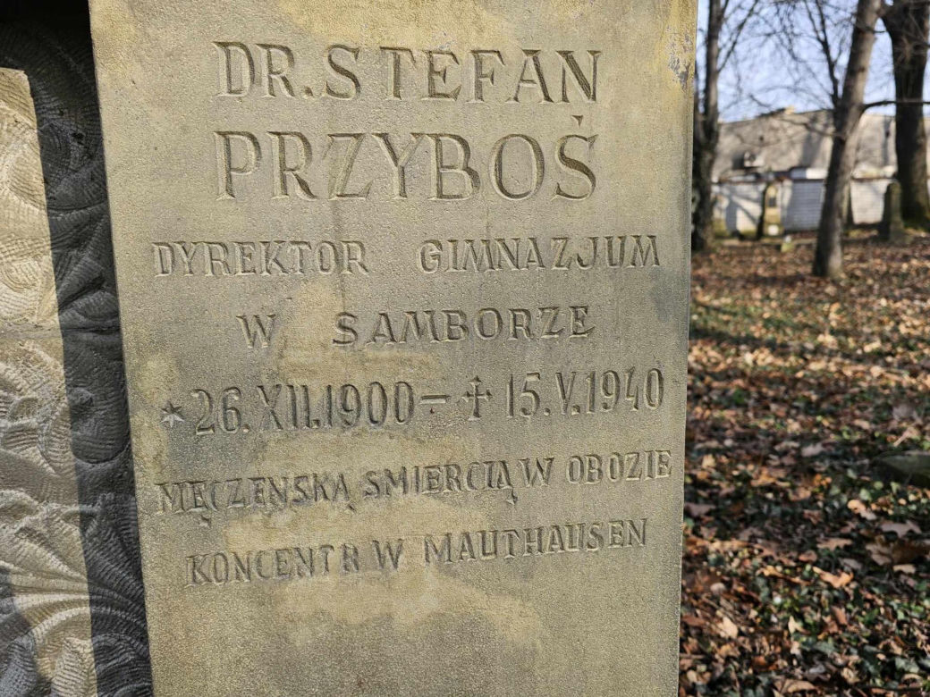  Co pisano na nagrobkach w minionych wiekach?