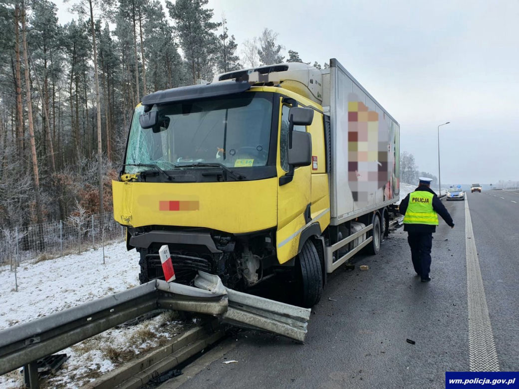 To mogło skończyć się tragicznie! Zasnął za kierownicą na drodze ekspresowej S7 [FOTO]