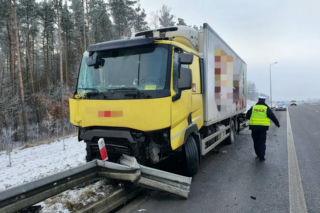 To mogło skończyć się tragicznie! Zasnął za kierownicą na drodze ekspresowej S7 [FOTO]