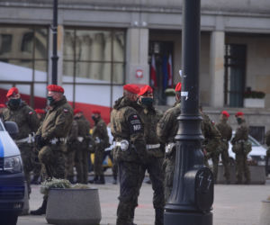 Warszawa. Protest  kobiet. Wojsko na placu Trzech Krzyży