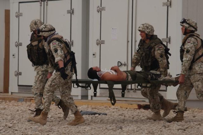 Przestrzelony hełm „Sikora”