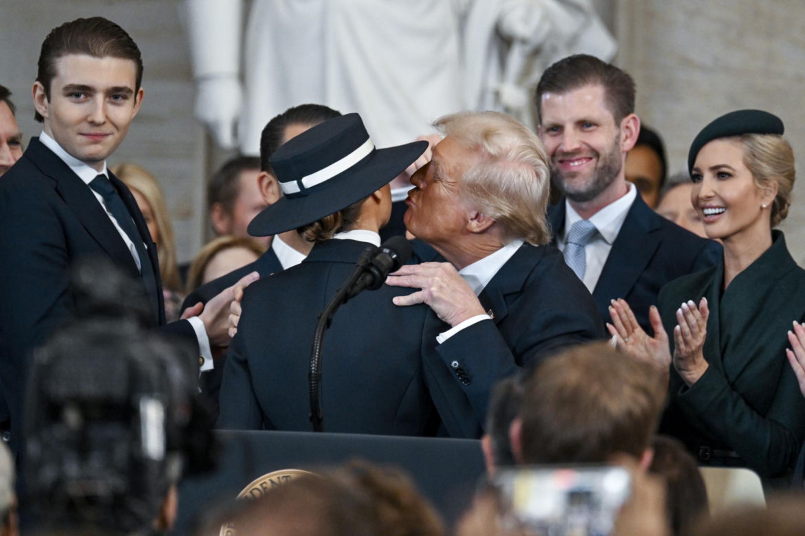 Trump próbował pocałować żonę! Nic z tego nie wyszło na oczach wszystkich