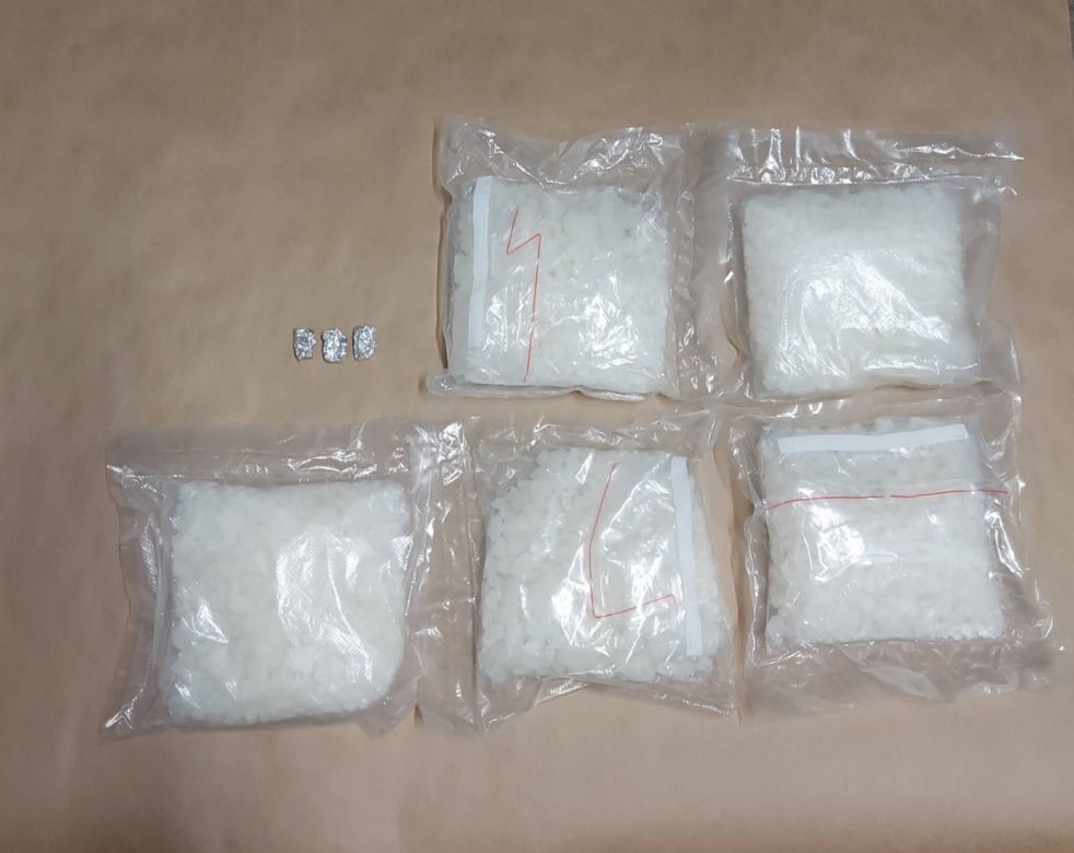 Policjanci zatrzymali dilera po brawurowym pościgu! Miał 5 kg narkotyków i sejf wypchany pieniędzmi [WIDEO]