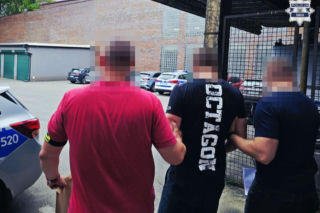 Strzelał mu prosto w twarz. Pocisk zatrzymał się centymetr od oka. Szokujący atak w Zabrzu