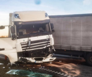 Wypadek na autostradzie A1. Zderzyły się dwie ciężarówki