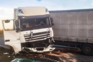 Wypadek na autostradzie A1. Zderzyły się dwie ciężarówki