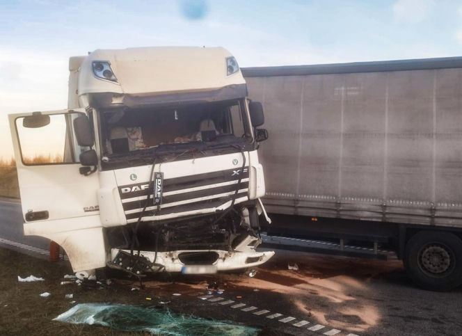 Wypadek na autostradzie A1. Zderzyły się dwie ciężarówki