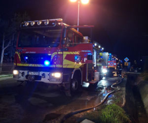 Potężny pożar zakładu produkcyjnego w Gręboszowie. W akcji kilkudziesięciu strażaków