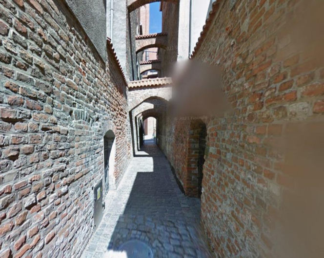 Najpiękniejsza uliczka w woj. warmińsko-mazurskim. Otwiera się tylko na kilka godzin