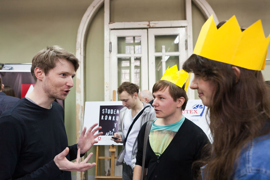 Lech Rowiński i autorzy wyróżnionego projektu
