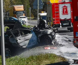 Tragiczny finał ucieczki przed policją. Auta stanęły w ogniu, zginęły dwie osoby