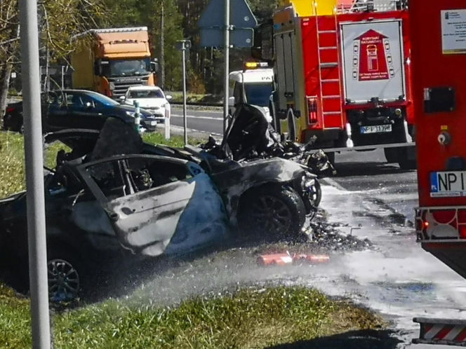 Tragiczny finał ucieczki przed policją. Auta stanęły w ogniu, zginęły dwie osoby
