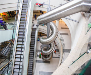 Suwałki Plaza. W centrum handlowym powstała największa w Polsce zjeżdżalnia. Ma 12 metrów!