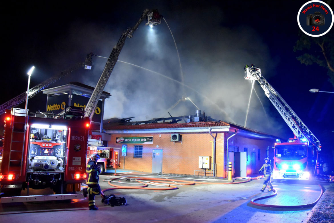 O krok od tragedii! Wielki pożar w sklepie Netto. Budynek stanął w ogniu