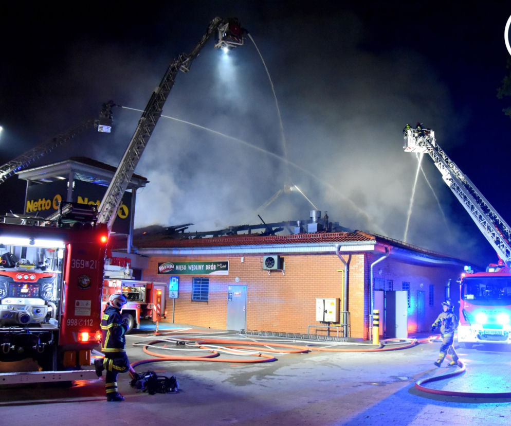 O krok od tragedii! Wielki pożar w sklepie Netto. Budynek stanął w ogniu