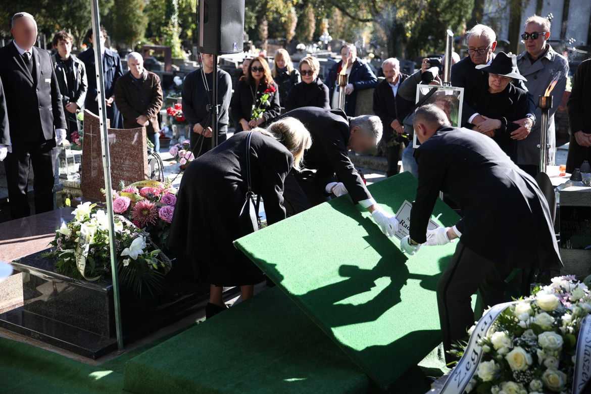 Pogrzeb Stanisława Radwana, dramatyczne sceny na cmentarzu. Emocje wzięły górę