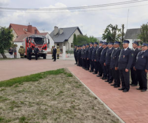 Dąbrówka Stany, gmina Skórzec: nowym wozem strażackim, po nowej drodze, do nowej szkoły