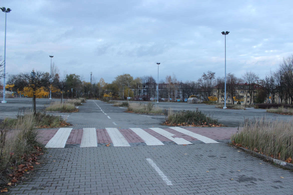 Dawny supermarket Auchan w Dąbrowie Górniczej już nie będzie straszył
