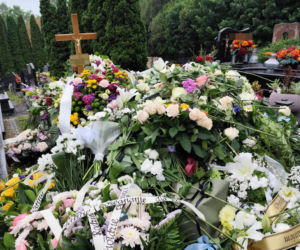 Tragedia 12-letniej Eli poruszyła całą Polskę! Odnalezioną dziewczynkę pożegnali najbliżsi