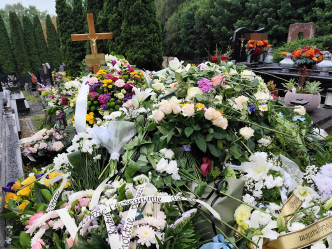 Tragedia 12-letniej Eli poruszyła całą Polskę! Odnalezioną dziewczynkę pożegnali najbliżsi
