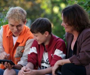 M jak miłość odc. 1899. Michał (Igor Pawłowski), Franek (Jarosław Śmigielski), Marysia (Małgorzata Pieńkowska)