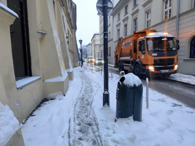 Potężny atak zimy w Krakowie! Śnieg nie odpuści, synoptycy nie mają dobrych informacji