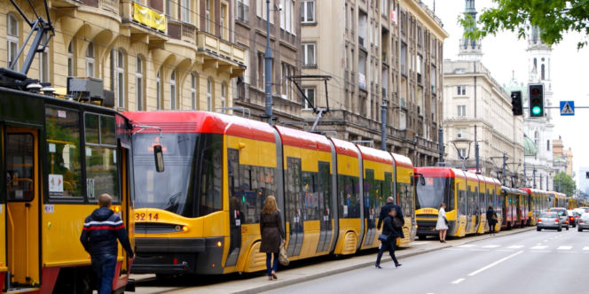 Tragedia w Warszawie. 49-latka zginęła pod kołami tramwaju 