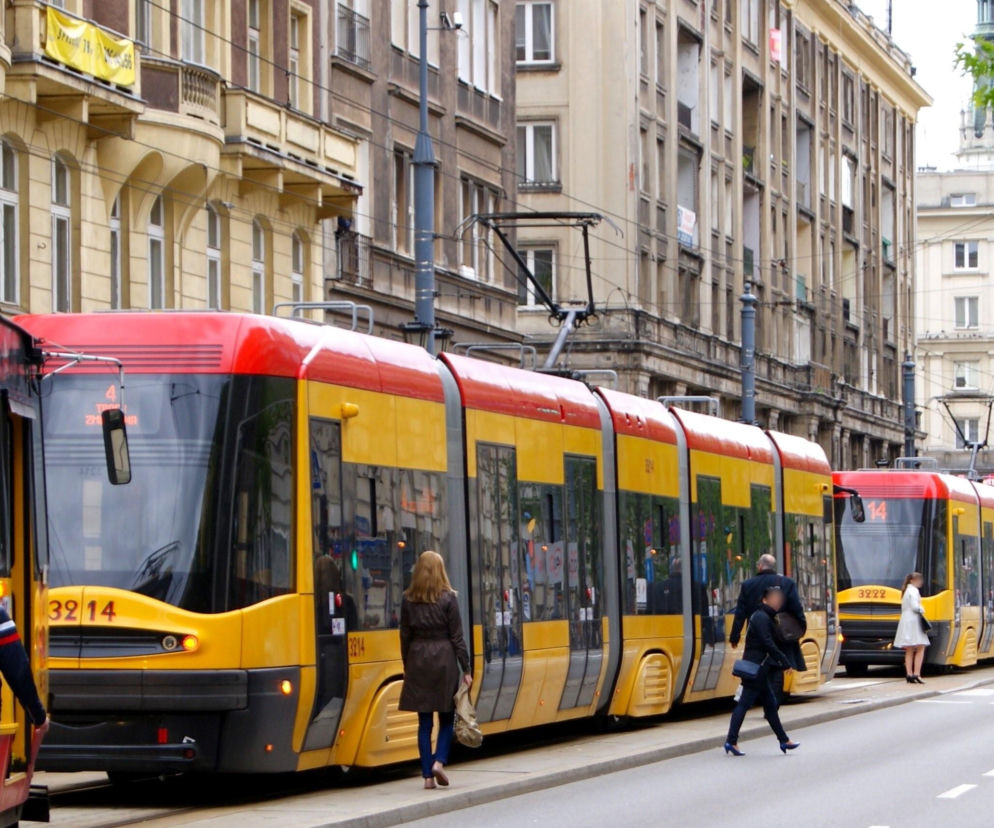 Śmiertelne potrącenie w centrum Warszawy. 49-latka wpadła pod tramwaj