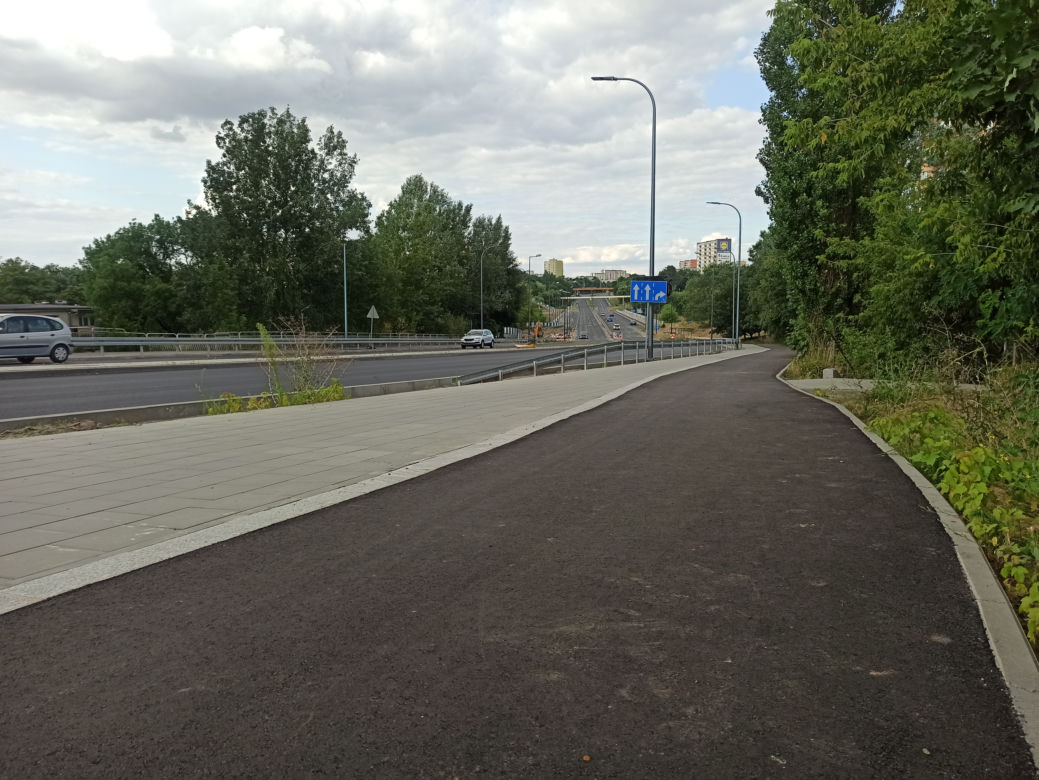Rowerzyści z nowej ścieżki trafią... na schody