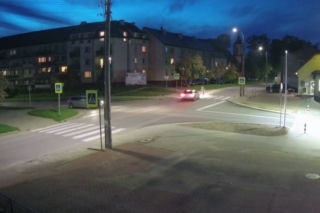 Sejny: Rozpędzone audi wjechało w kobietę na przejściu dla pieszych. Policja publikuje DRASTYCZNE NAGRANIE!