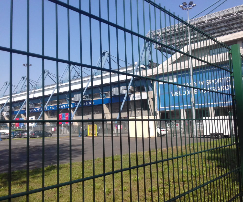 Czy stadion powinen wrócić w wyłączny zarząd miasta?