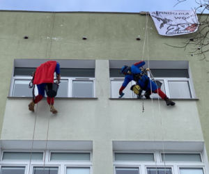 Finał WOŚP 2021 Gdańsku. Alpiniści umyli okna w szpitalach 31.01.2021