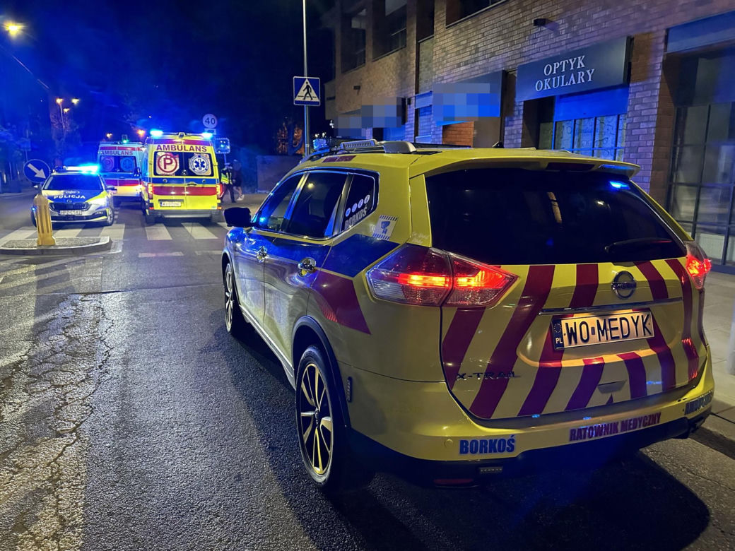Kilka osób potrąconych na Pradze-Północ. Wariat wjechał na chodnik, przejechał ludzi i uciekł. Ważny apel policji