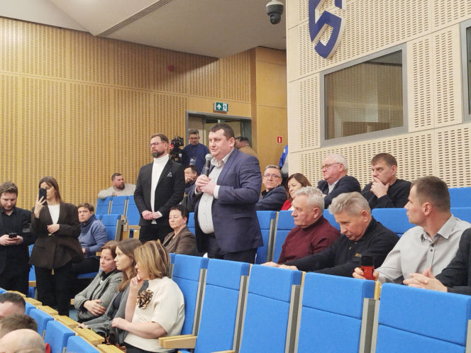 Protest rolników na spotkaniu z ministrem rolnictwa na Uniwersytecie w Siedlcach