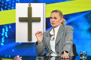Afera z krzyżem w Kielnie. Ostre słowa szefowej MEN. Nowacka mówiła o linczu i hucpie