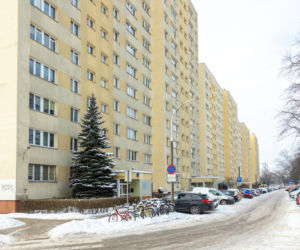 Blok z wielkiej płyty przy Marsylskiej 3 w Warszawie