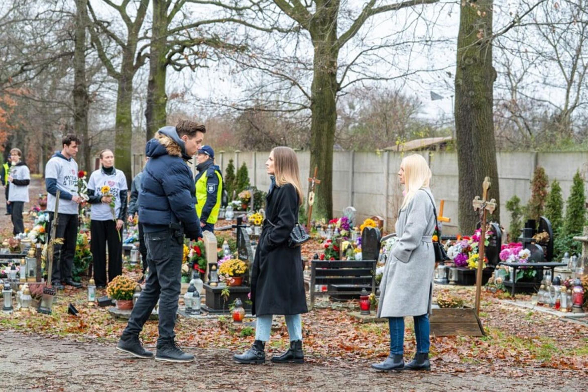 Pierwsza miłość odc. 4157. Emilka (Anna Ilczuk), Marta (Honorata Witańska), Piotrek (Michał Mikołajczak)