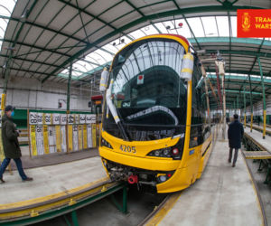 Nowe tramwaje dotarły do Warszawy