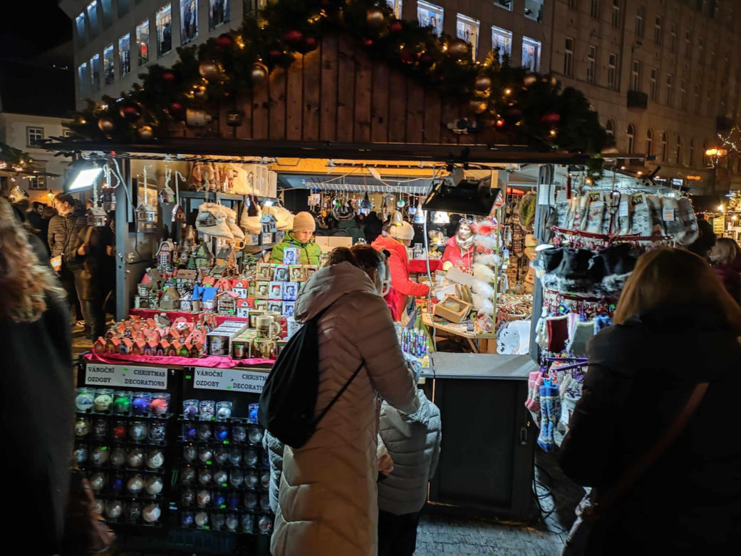 To jeden z najpopularniejszych jarmarków bożonarodzeniowych na świecie! Jak wygląda świąteczna atmosfera w Pradze?