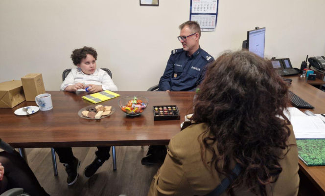 9-letni Omar jednym telefonem uratował życie mamy