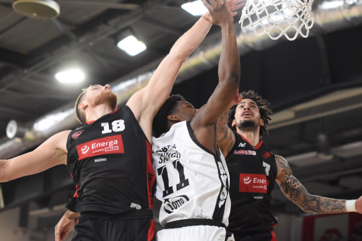 Legia Warszawa wygrała 87:76 z Energą Czarnymi Słupsk