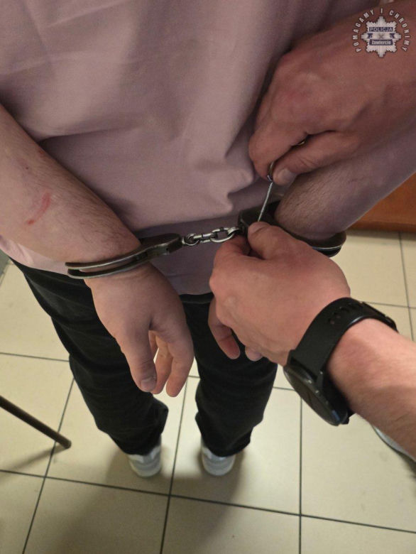 Horror w aptece w Łazach. Mężczyzna zażądał leków na receptę nie mając na nie recepty