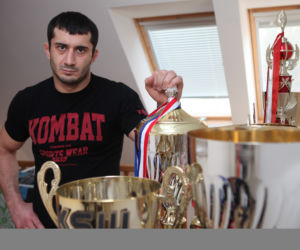 Mamed Khalidov w mieszkaniu