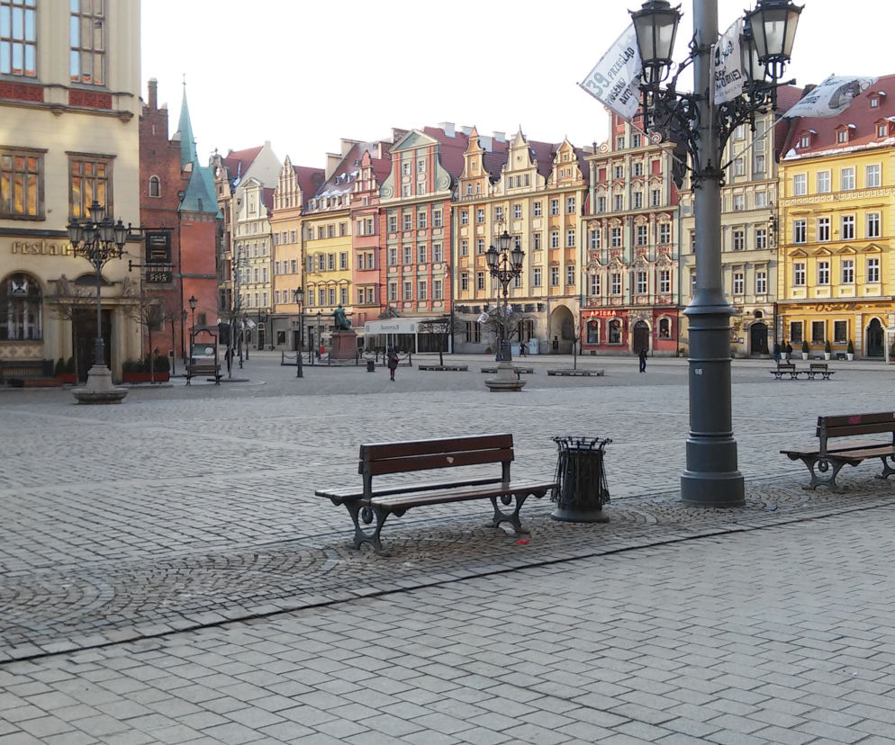 Wrocławski rynek rzadko bywa tak pusty