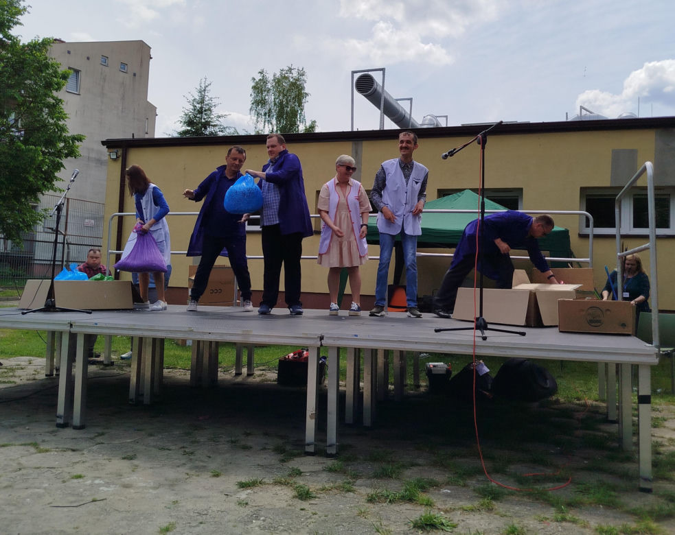 Przez lata ŚDS w Siedlcach działał w dwóch lokalizacjach, teraz już oficjalnie funkcjonuje w jednym miejscu, w budynkach dostosowanych do potrzeb osób z niepełnosprawnościami. 