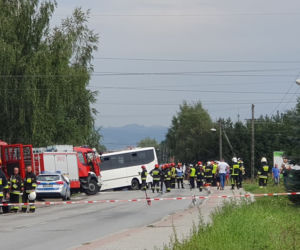 Dramatyczny wypadek autobusu z dziećmi w Świniarsku