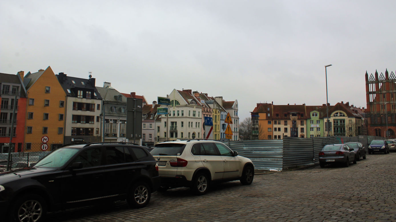 Pusty plac po hotelu Arkona